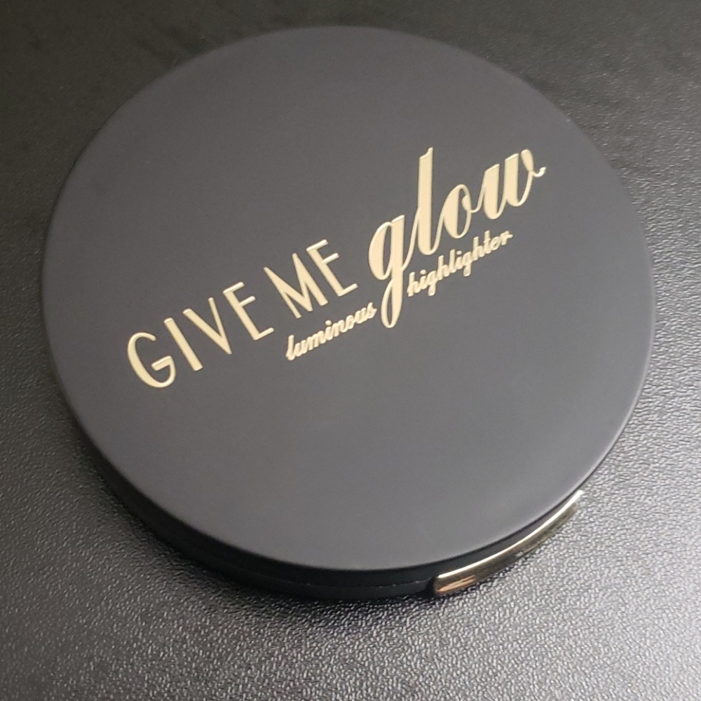 Give Me Glow highlighter in Transcendent